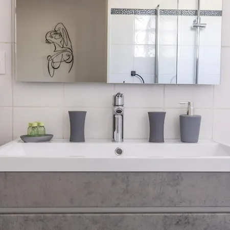 Le Clos Fleuri F3 Terrasse & Garage Апартаменты Клермон-Ферран